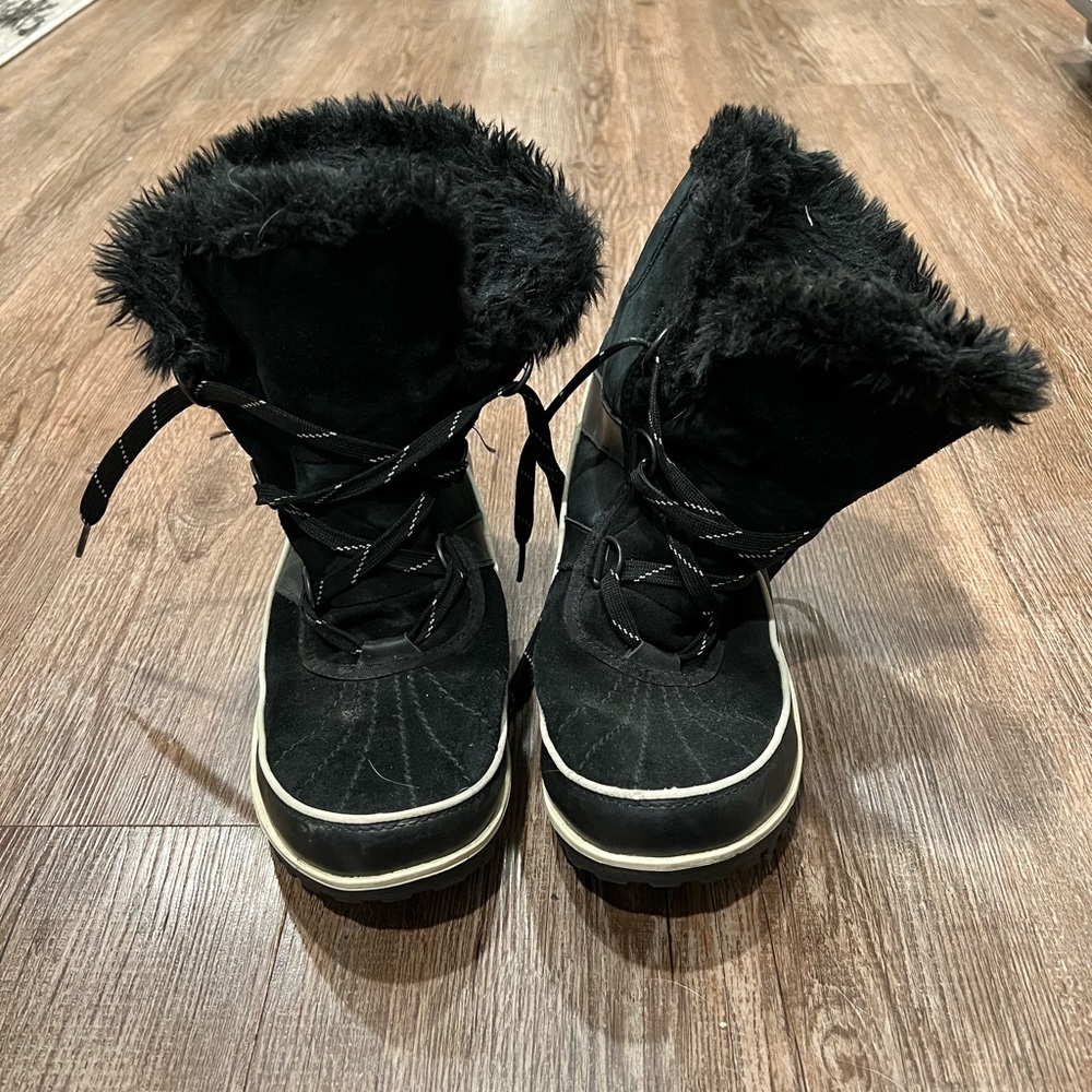 Women’s Sorel is winter boots in size:9.5
